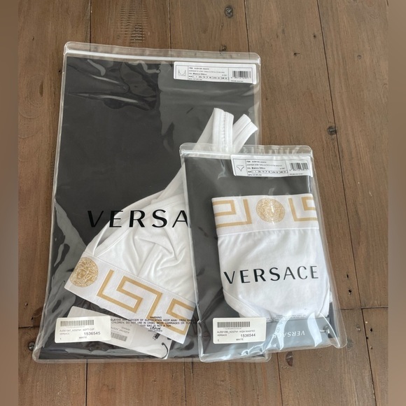 Versace Greca border lingerie set in white NWT - Picture 8 of 9